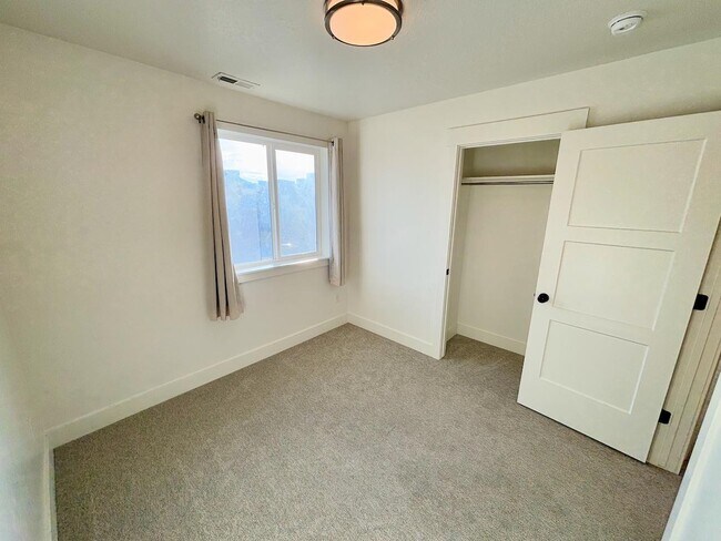 Building Photo - 638 E 360 S