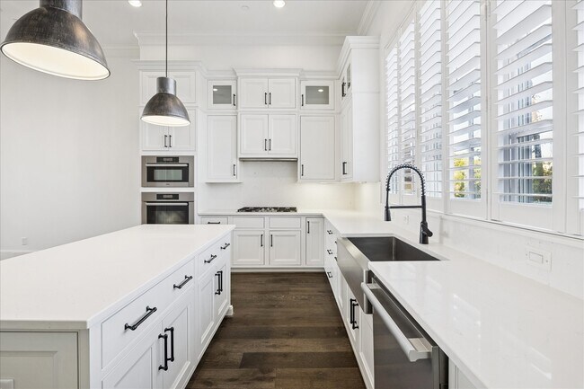 Building Photo - 3850 Glen Arbor Dr