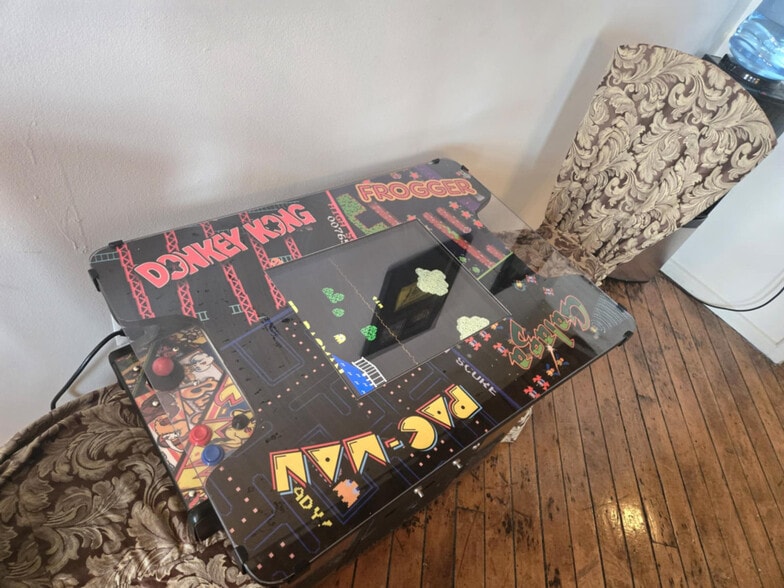 Building Photo - 227 Iron St