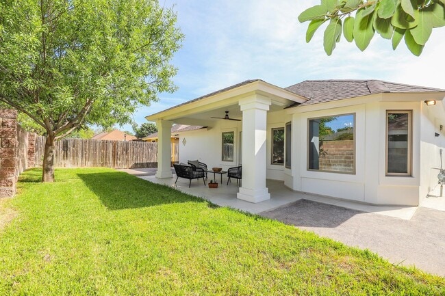 Building Photo - 306 Cinnamon Teal Loop