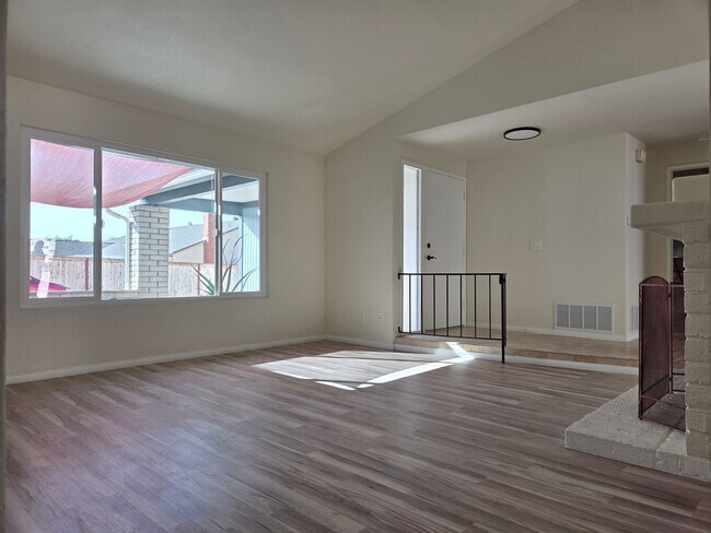 Building Photo - Private But Close to Everything in Oceanside!