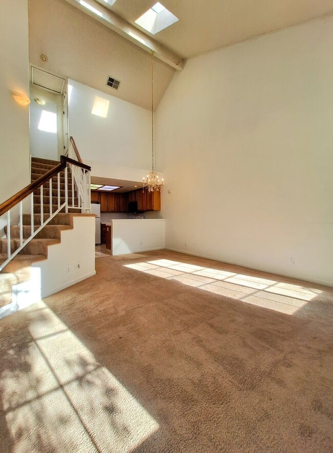 Building Photo - Spacious Two Story 2bd Townhouse With Loft...