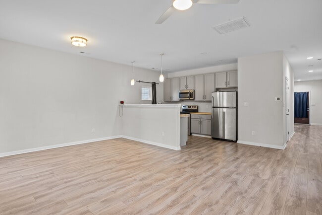 Building Photo - 68 W County St