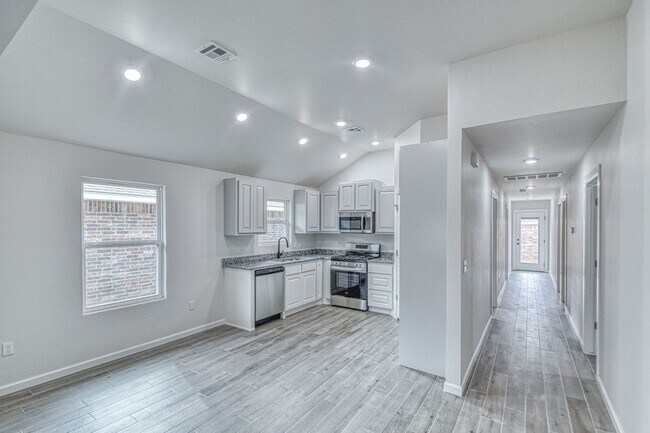 Building Photo - Brand New Construction in Varenna Landing!