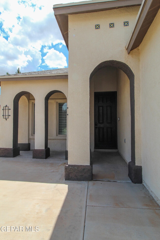 Building Photo - 2209 Honour Point Pl