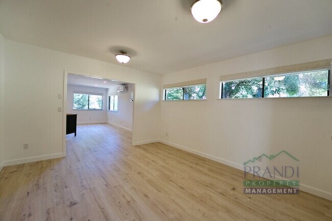 Building Photo - 137 Maestro Rd