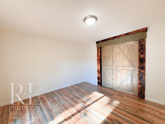 Building Photo - 4250 SE Horsehead Way
