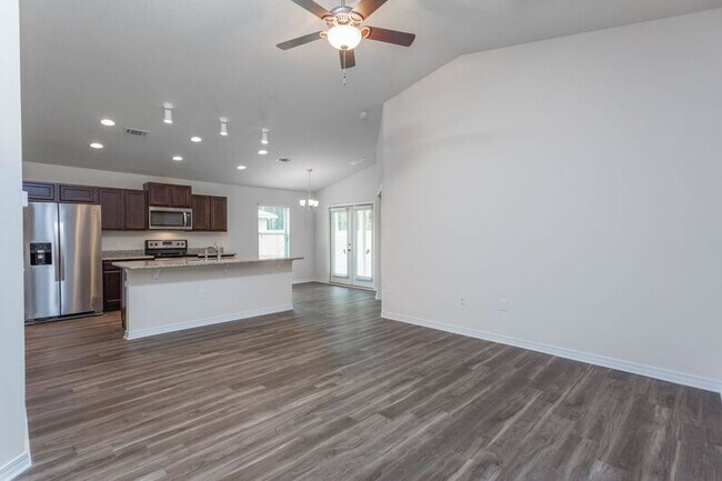 Building Photo - 5664 Peach Dr