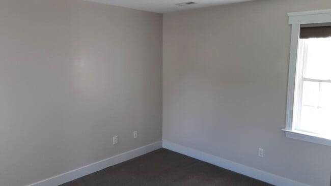 Building Photo - Country Estate Home in Ashland Area