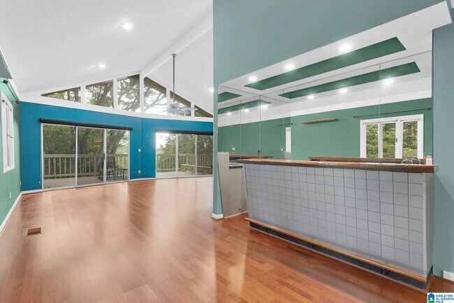 Building Photo - 373 Laredo Dr
