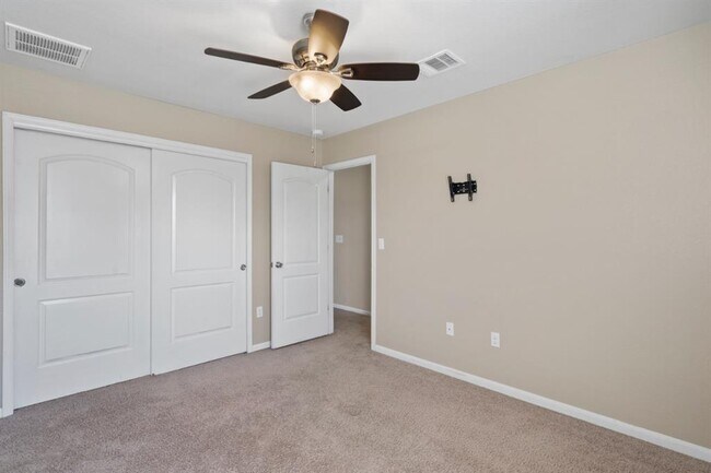 Building Photo - 105 Checkerspot Ct
