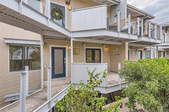 Building Photo - 41 Waller St