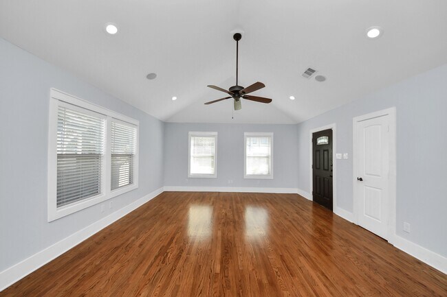 Building Photo - 509 Vincent St