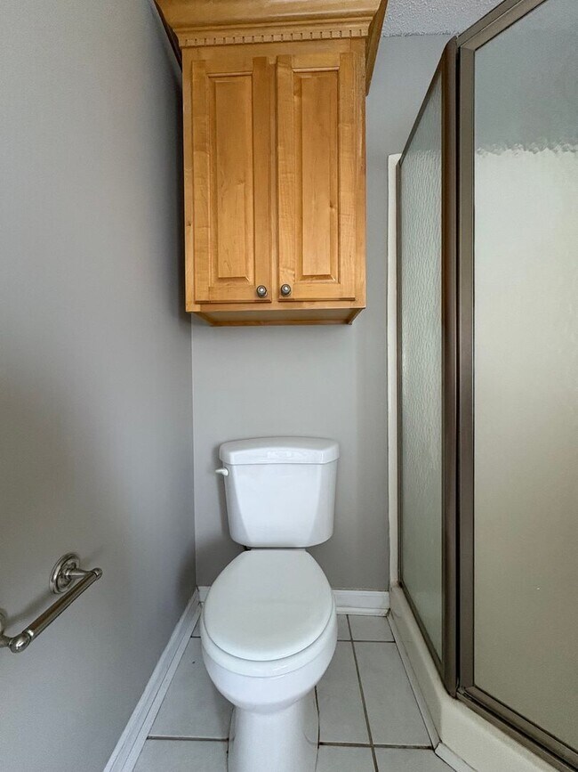 Building Photo - Hampton Place!