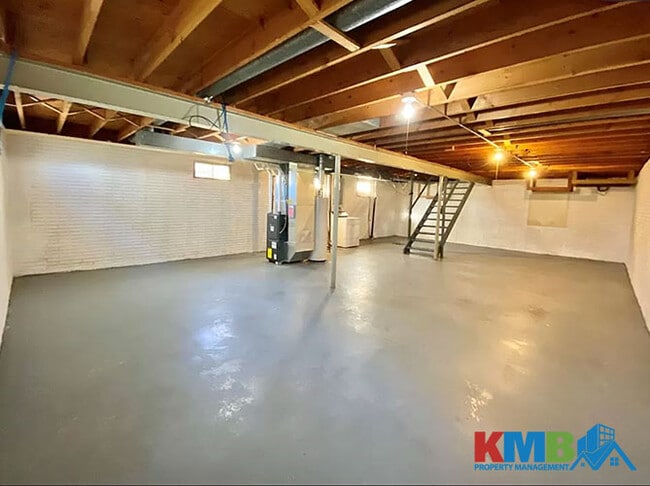 Building Photo - 1209 Harold Dr SE