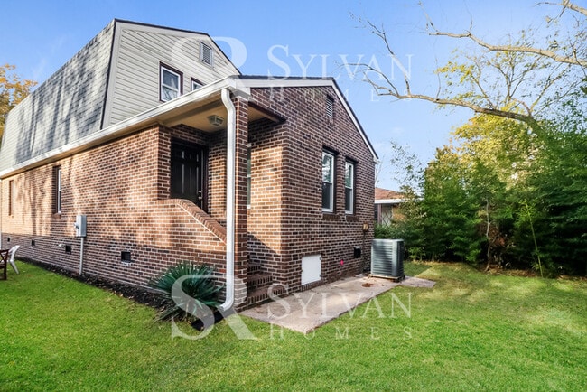 Building Photo - You will love this beautiful 3BR 2BA home