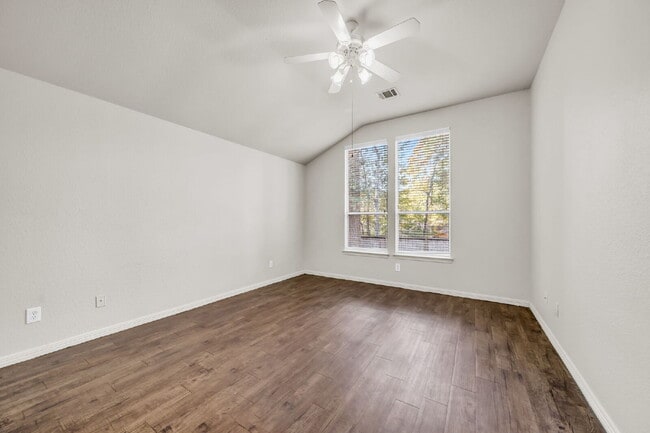 Building Photo - Well-maintained home located near Lake Conroe, offering the perfect balance of comfort & convenie...