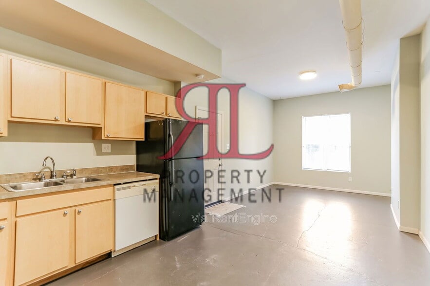 Building Photo - 821 Oak St