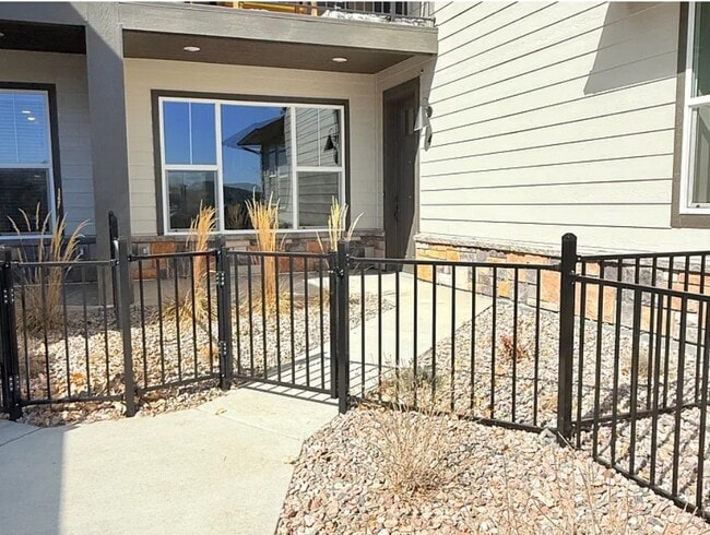 Building Photo - 938 Schlagel St