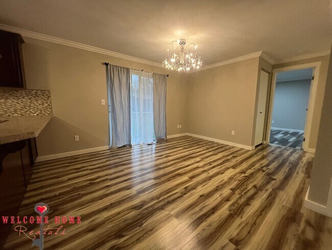 Building Photo - Remodeled rambler, no carpet, with HUGE fenced yard!!