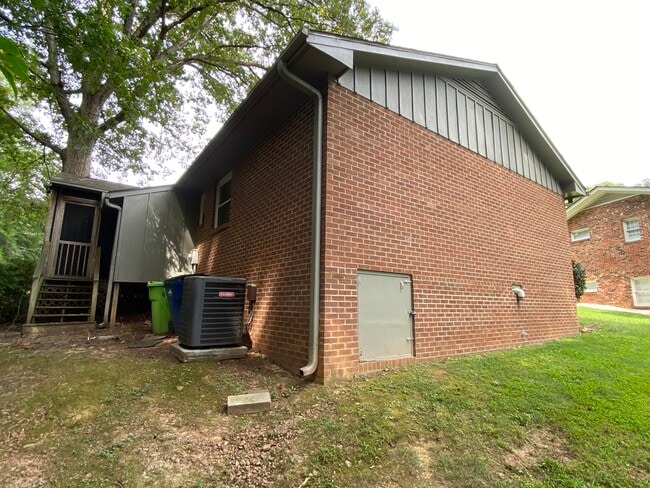 Building Photo - 6808 Ray Rd