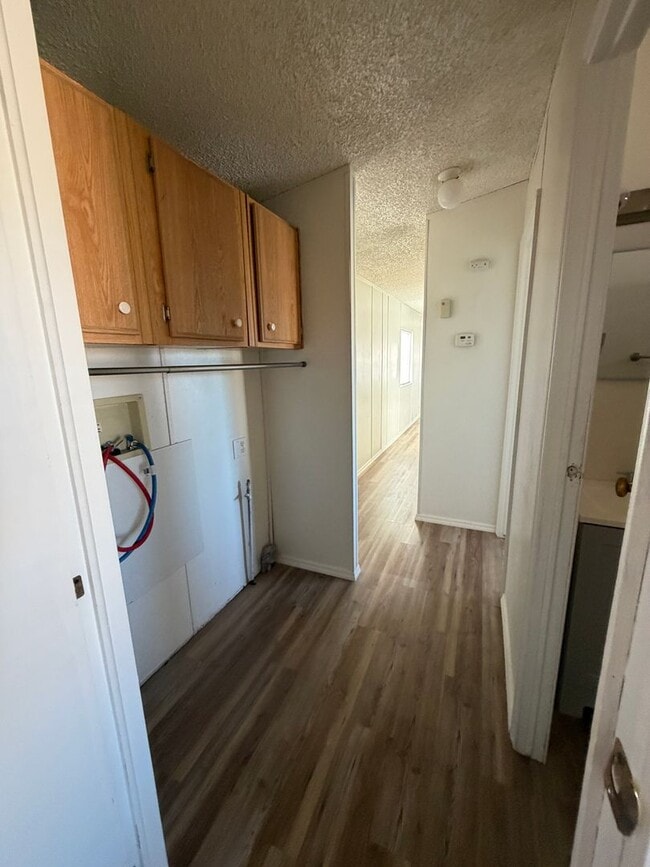 Building Photo - cute and cozy