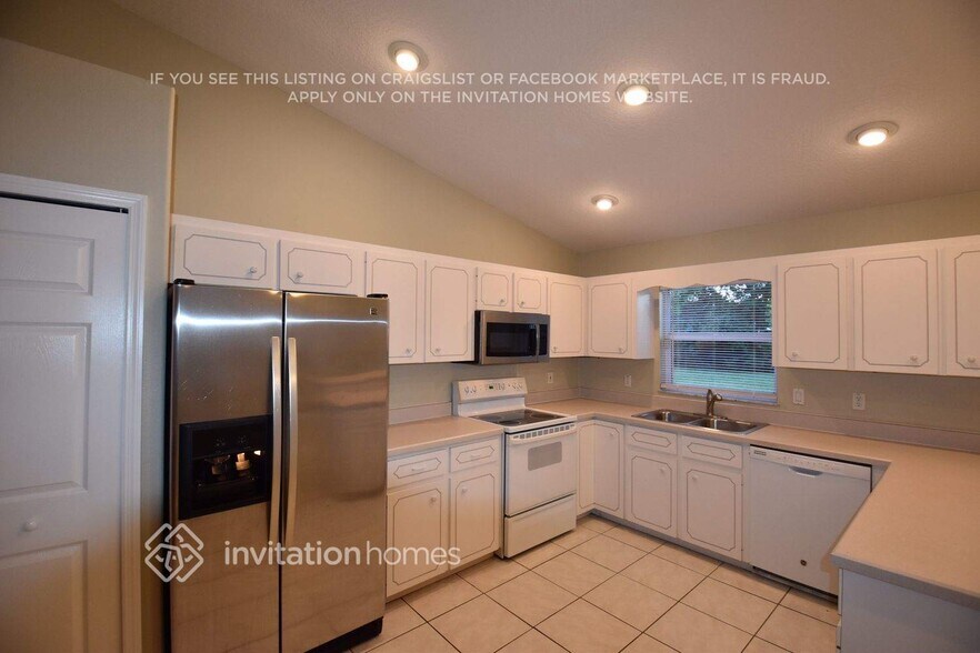 Building Photo - 3104 Pine Tree Dr