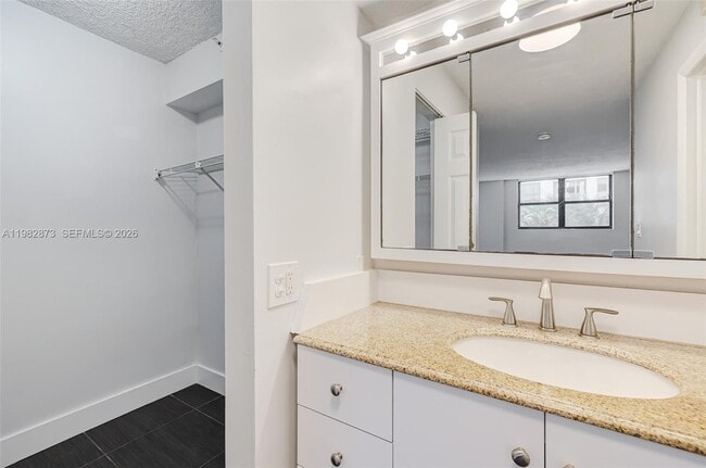 Building Photo - 555 NE 30th St