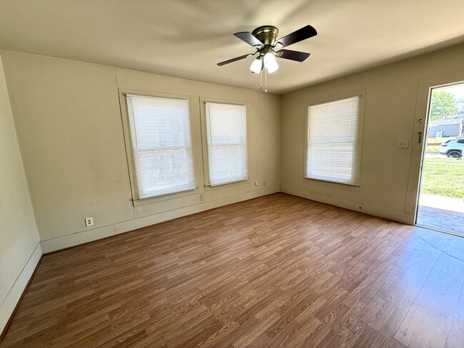 Building Photo - 817 Hargrove St