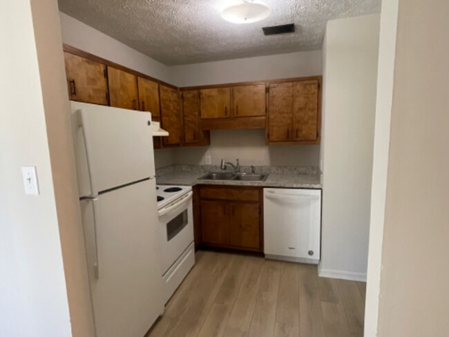 Building Photo - 475 Rustwood Dr