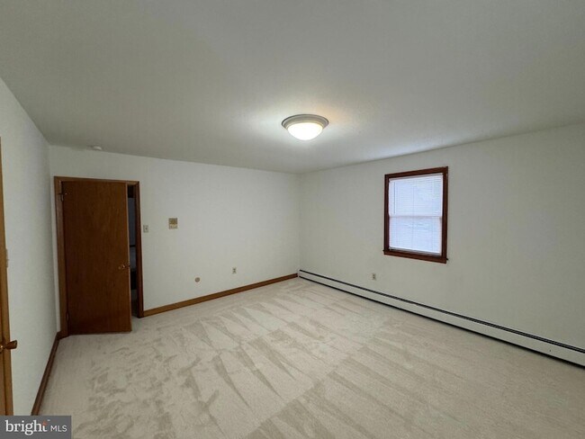 Building Photo - 1305 Hawthorne Ln