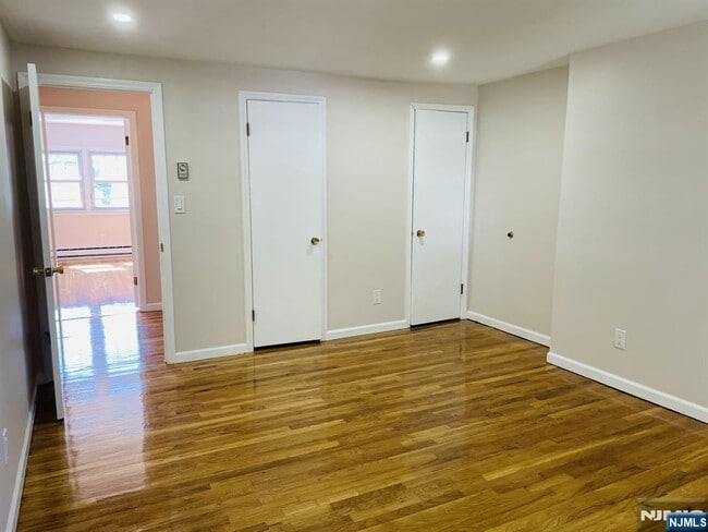 Building Photo - 411 Elm St