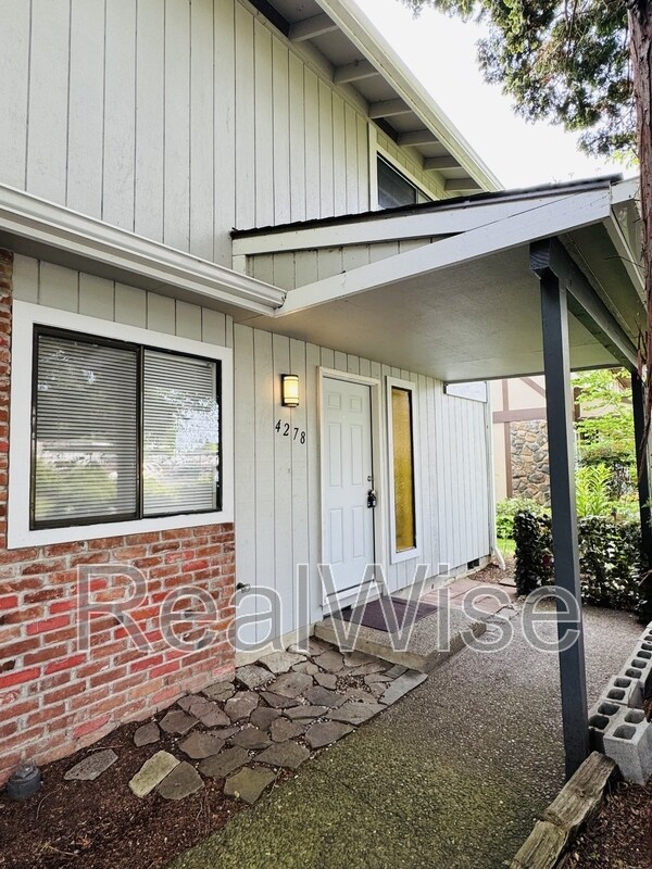 Building Photo - Iris Meadows Apartments