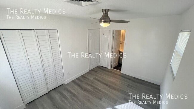 Building Photo - 2530 N Palm Dr