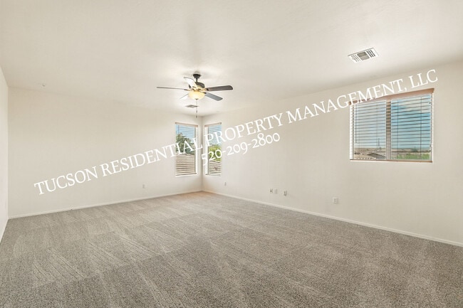 Building Photo - 814 West Camino Curvitas