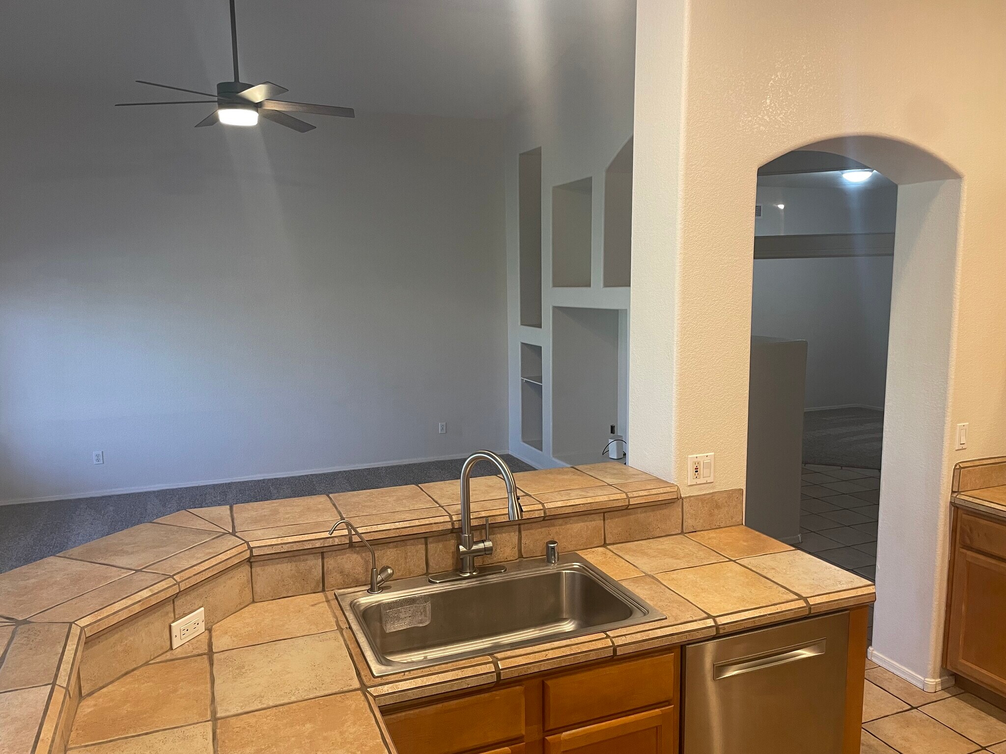 Building Photo - 244 W Goldfinch Way
