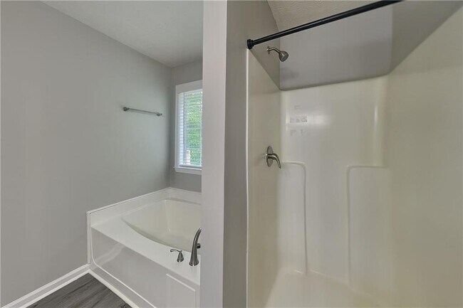 Building Photo - 336 Paradise Cir