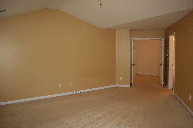 Building Photo - 212 Autumn Trail