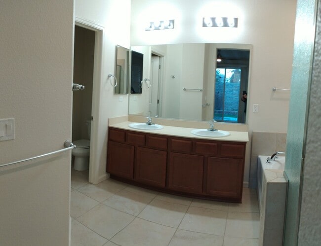 Building Photo - Sparks home 3 bedroom| 2 bathroom now avai...