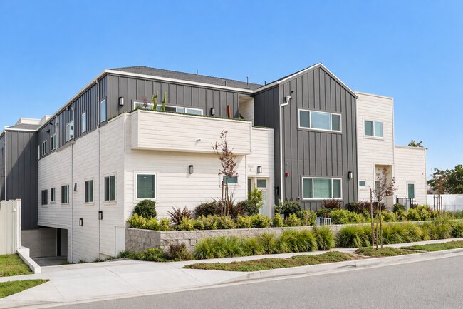 Building Photo - Firmona B