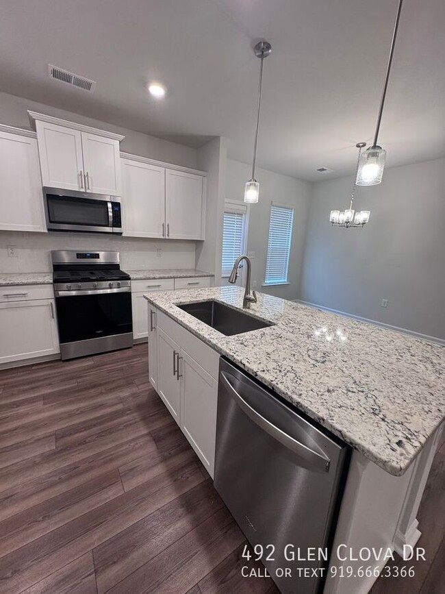 Building Photo - 492 Glen Clova Dr