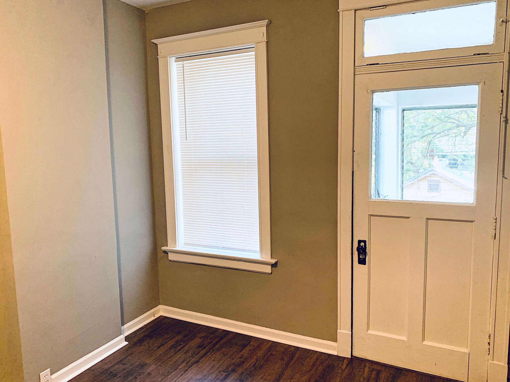 Spare room with attached sunroom - 5201 Murdoch Ave