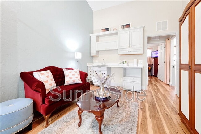 Building Photo - 42 Nottingham Way