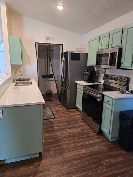 kitchen - 7201 Pineberry Rd