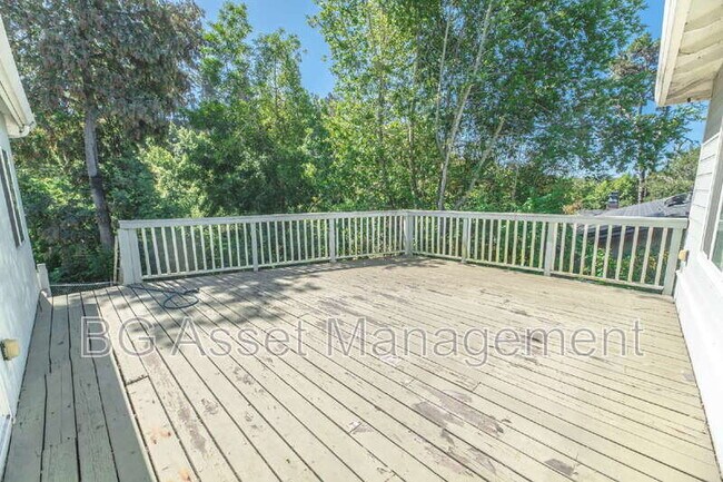 Building Photo - 3830 Twin Oaks Way