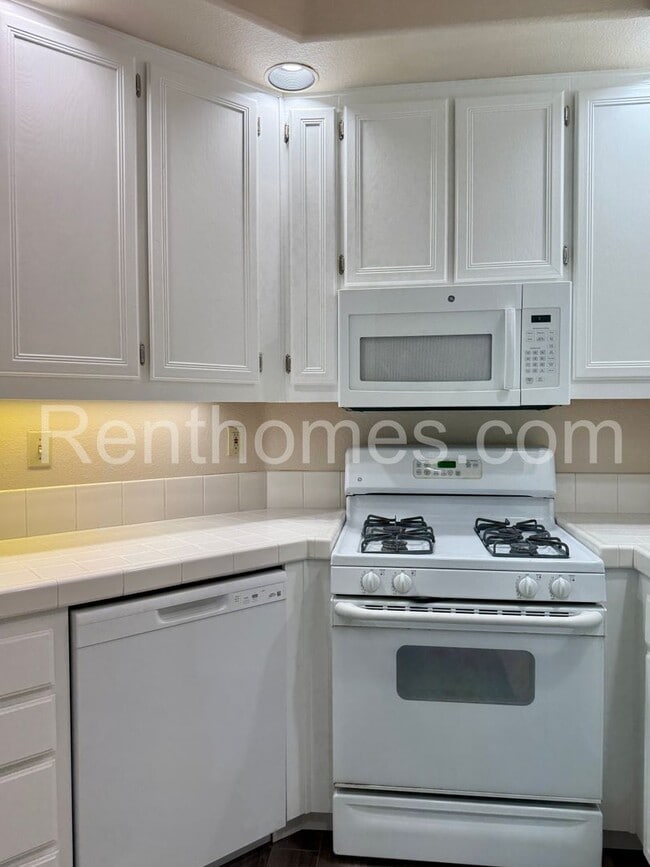 Building Photo - 11295 Provencal Pl