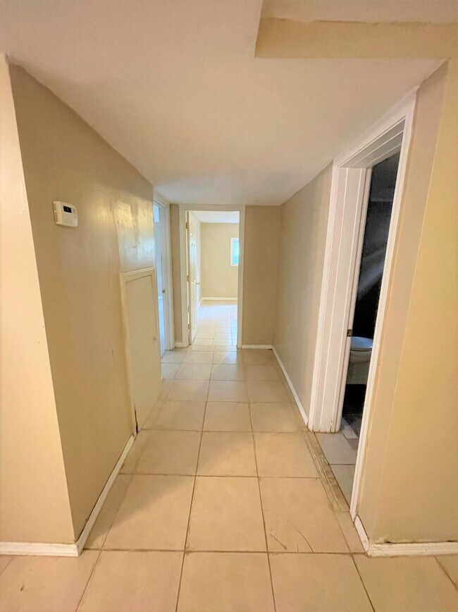 Building Photo - Large Duplex home with giant deck, parking, in quiet neighborhood, Available in June