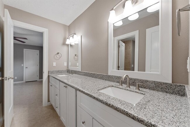 Building Photo - 11 Whittier Dr