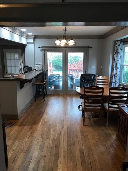 Building Photo - 409 Iola Rd