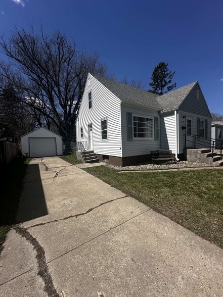 Building Photo - 1538 10th St N